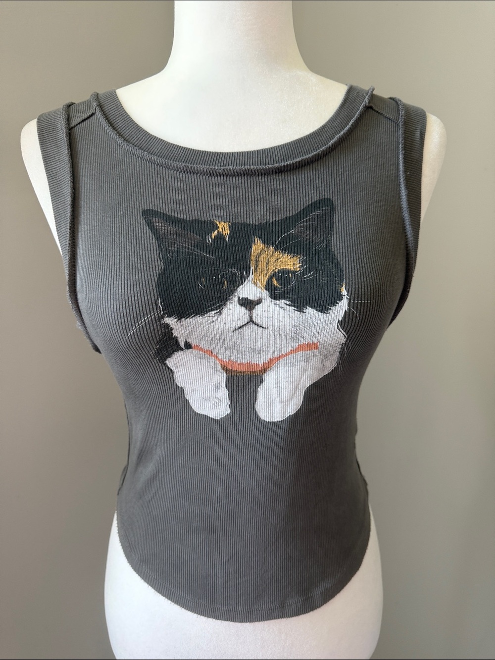 FOREVER 21 Calico Cat Graphic Tank Top Gray Ribbed Raw Hem Stretch Size Small